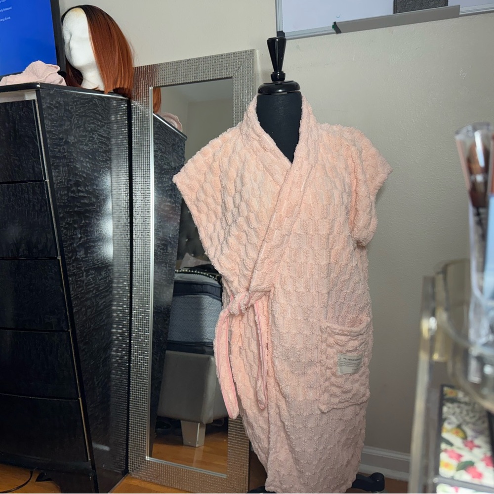 Cozy Pink Textured Robe - Picture 3 of 9